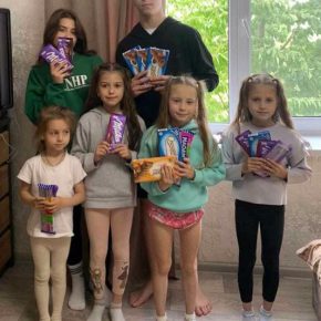 Die letzten Süßigkeiten unserer Spendenaktion zu Ostern werden an ukrainische Kinder übergeben - Ukrainehilfe | Köln