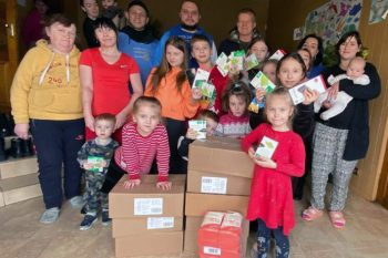 Freudige Kindergesichter bei der Ankunft einer Hilfslieferung in einem ukrainischen Waisenhaus - Ukrainehilfe | Köln
