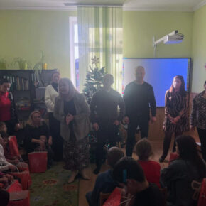 Feierliche Ansprache auf der Weihnachtsfeier in einem ukrainischen Waisenhaus in Czernowitz - Ukrainehilfe | Köln