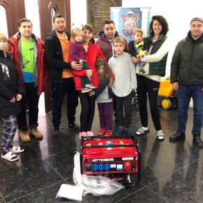 Gespendete Stromerzeuger werden an ein Waisenhaus übergeben - Ukrainehilfe | Köln
