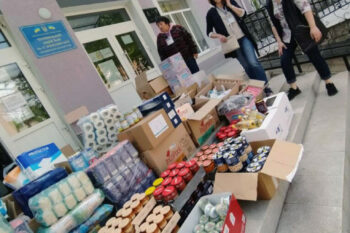 Lebensmittel erreichen Unterkunft für Flüchtlinge in Czernowitz - Ukrainehilfe | Köln