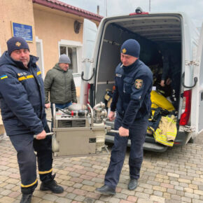 Große Materialspende der Feuerwehr Wesseling erreicht die ukrainischen Kollegen in Czernowitz - Ukrainehilfe | Köln