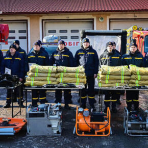 Große Materialspende der Feuerwehr Wesseling erreicht die ukrainischen Kollegen in Czernowitz - Ukrainehilfe | Köln