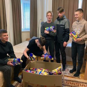 Übergabe der Süßigkeiten zum Osterfest in einem ukrainischen Waisenhaus - Ukrainehilfe | Köln