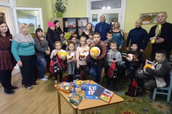 Große Freude zur Übergabe der Weihnachtsgeschenke in einem ukrainischen Waisenhaus in Czernowitz - Ukrainehilfe | Köln