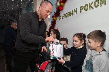 Übergabe der Weihnachtsgeschenke in ukrainischen Waisenhäusern in Czernowitz - Ukrainehilfe | Köln