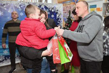 Weihnachtsfeier mit feierlicher Übergabe der Geschenke im Waisenhaus - Ukrainehilfe | Köln