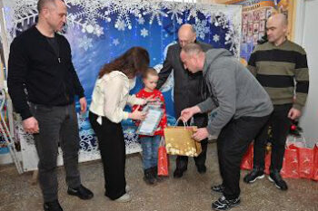 Weihnachtsfeier mit feierlicher Übergabe der Geschenke im Waisenhaus - Ukrainehilfe | Köln