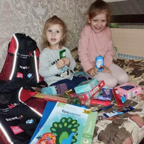 Große Freude auch bei den Kleinsten über die Geschenke aus der Weihnachtsaktion - Ukrainehilfe | Köln