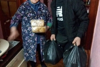 Hausbesuch bei einer älteren Dame in Czernowitz - Ukrainehilfe | Köln