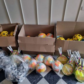 Zugekaufte Bälle & Spielgeräte im Rahmen unserer Weihnachtsaktion für Waisenkinder - Ukrainehilfe | Köln